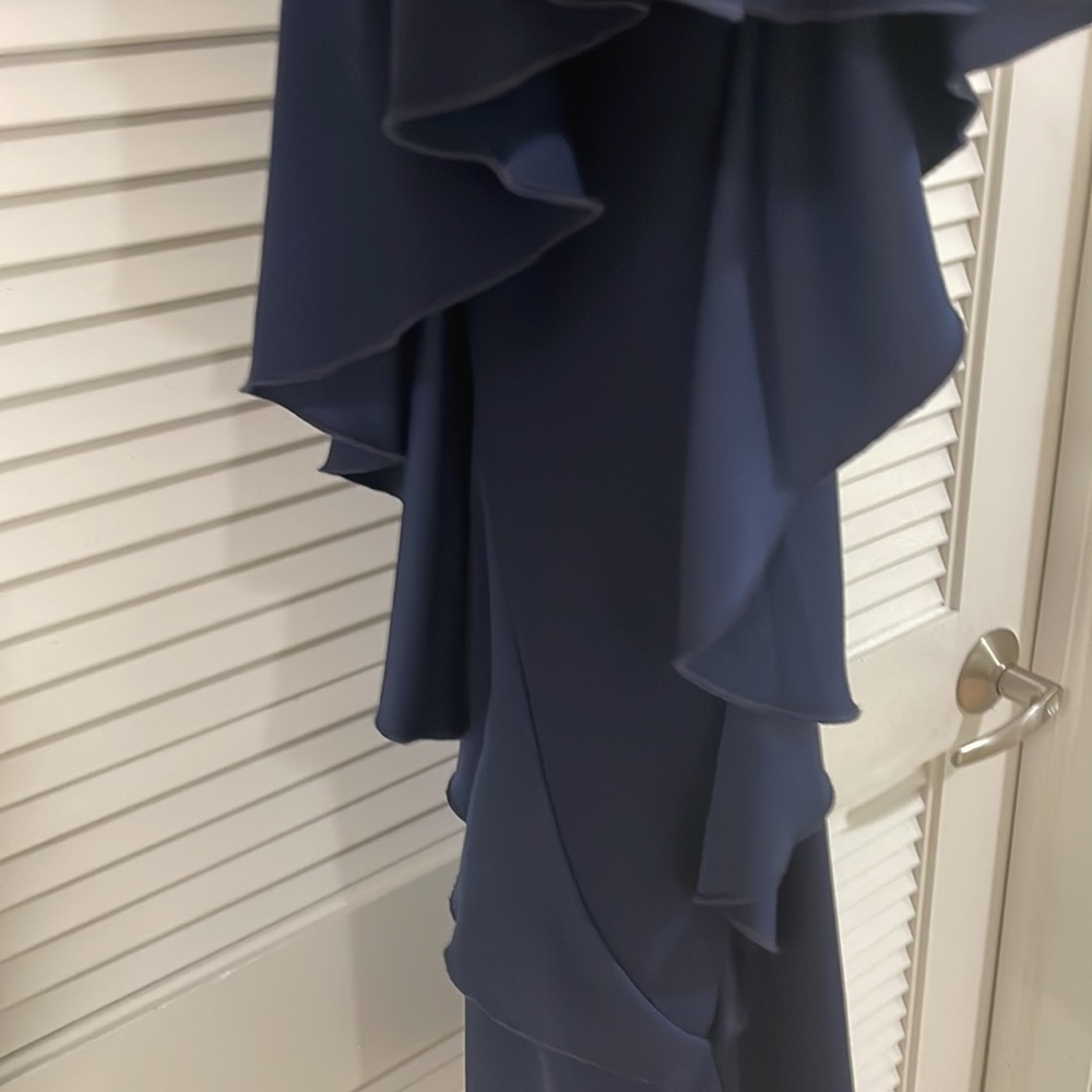 Dress - Picture 8 of 9